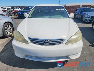 Piąte zdjęcie samochodu w środku: 2005 TOYOTA CAMRY LE VIN:4T1BE32K25U541461 - miniatura