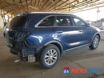 Trzecie zdjęcie samochodu z tyłu: 2018 KIA SORENTO VIN:5XYPG4A39JG427652 - miniatura