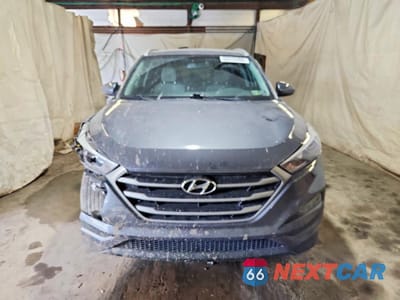 Piąte zdjęcie samochodu w środku: 2017 HYUNDAI TUCSON SE VIN:KM8J3CA41HU565954 - miniatura