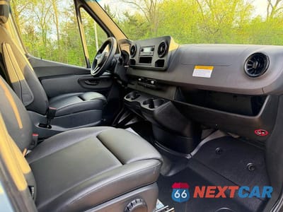 Piąte zdjęcie samochodu w środku: 2023 MERCEDES-BENZ SPRINTER 2500 VIN:W1Y4NDHY7PT136876 - miniatura