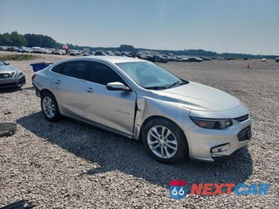 Czwarte zdjęcie samochodu z boku: 2017 CHEVROLET MALIBU LT VIN:1G1ZE5ST8HF121678 - miniatura