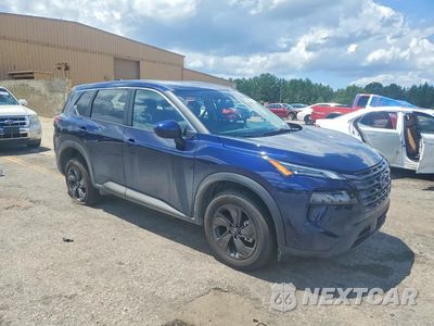 Czwarte zdjęcie samochodu z boku: 2026 NISSAN ROGUE SV VIN:5N1BT3BA3TC775916 - miniatura