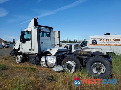 Trzecie zdjęcie samochodu z tyłu: 2024 VOLVO VN VNL VIN:4V4NC9EH1RN640593 - miniatura