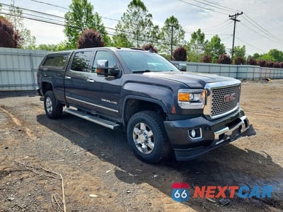 Czwarte zdjęcie samochodu z boku: 2016 GMC SIERRA K2500 DENALI VIN:1GT12UE82GF175944 - miniatura