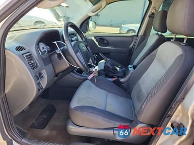 Zdjęcie 7 z 14 samochodu: 2005 FORD ESCAPE XLS VIN:1FMYU02Z25KD26652 - miniatura