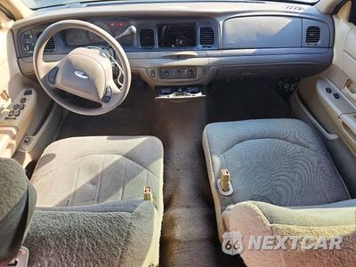 Zdjęcie 8 z 12 samochodu: 2001 FORD CROWN VICTORIA POLICE INTERCEPTOR VIN:2FAFP71W81X128819 - miniatura