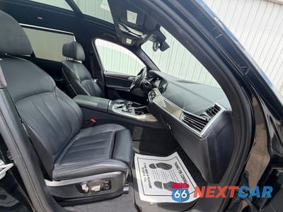 Piąte zdjęcie samochodu w środku: 2022 BMW X7 M50I VIN:5UXCX6C08N9J82409 - miniatura