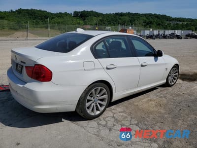 Trzecie zdjęcie samochodu z tyłu: 2009 BMW 328 XI SULEV VIN:WBAPK535X9A512804 - miniatura