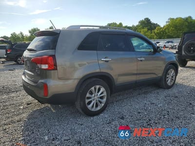 Trzecie zdjęcie samochodu z tyłu: 2014 KIA SORENTO EX VIN:5XYKUDA71EG537865 - miniatura