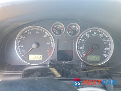 Zdjęcie 9 z 12 samochodu: 2003 VOLKSWAGEN PASSAT GLX 4MOTION VIN:WVWTH63B53P185065 - miniatura