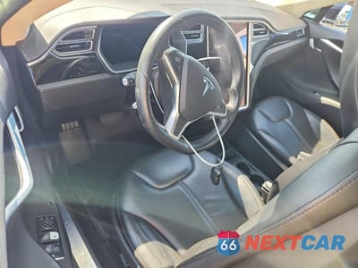 Zdjęcie 8 z 12 samochodu: 2015 TESLA MODEL S 85 VIN:5YJSA1H18FF080201 - miniatura
