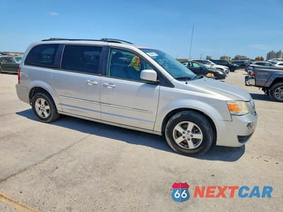 Czwarte zdjęcie samochodu z boku: 2010 DODGE GRAND CARAVAN SXT VIN:2D4RN5D10AR119816 - miniatura