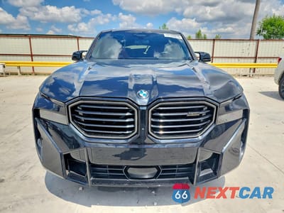 Piąte zdjęcie samochodu w środku: 2023 BMW XM VIN:5YM23CS05P9S47414 - miniatura
