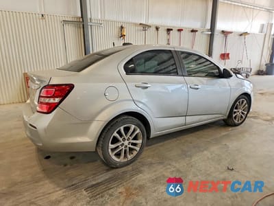 Trzecie zdjęcie samochodu z tyłu: 2019 CHEVROLET SONIC LS VIN:1G1JB5SB0K4125188 - miniatura