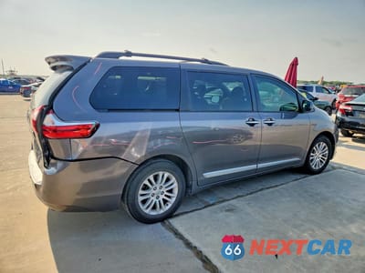 Trzecie zdjęcie samochodu z tyłu: 2017 TOYOTA SIENNA XLE 8-PASSENGER VIN:5TDYZ3DCXHS838611 - miniatura