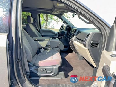 Piąte zdjęcie samochodu w środku: 2020 FORD F150 SUPERCREW VIN:1FTFW1E47LKE07106 - miniatura