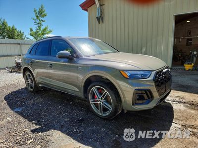 Czwarte zdjęcie samochodu z boku: 2024 AUDI Q5 E PREMIUM PLUS 55 VIN:WA1E2AFY2R2028008 - miniatura