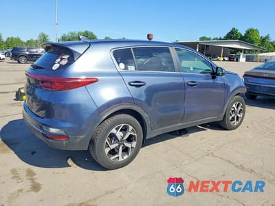 Trzecie zdjęcie samochodu z tyłu: 2020 KIA SPORTAGE LX VIN:KNDPMCAC3L7820243 - miniatura