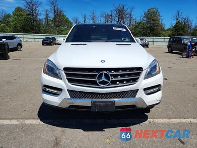 Piąte zdjęcie samochodu w środku: 2015 MERCEDES-BENZ ML 350 4MATIC VIN:4JGDA5HB7FA586423 - miniatura