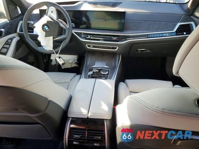 Zdjęcie 8 z 14 samochodu: 2025 BMW X7 XDRIVE40I VIN:5UX23EM06S9X68120 - miniatura