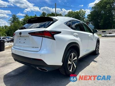 Trzecie zdjęcie samochodu z tyłu: 2019 LEXUS NX 300 BASE VIN:JTJBARBZ4K2179699 - miniatura