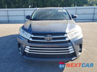 Piąte zdjęcie samochodu w środku: 2018 TOYOTA HIGHLANDER XLE VIN:5TDKZRFH7JS280711 - miniatura
