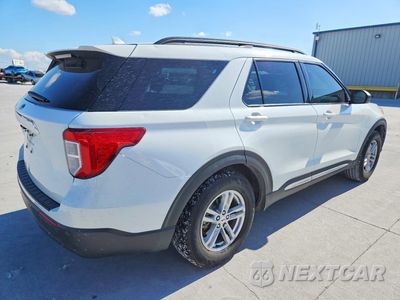 Trzecie zdjęcie samochodu z tyłu: 2021 FORD EXPLORER XLT VIN:1FMSK7DH9MGB59250 - miniatura