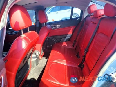 Zdjęcie 10 z 12 samochodu: 2019 ALFA ROMEO GIULIA TI VIN:ZARFAMBN7K7607391 - miniatura