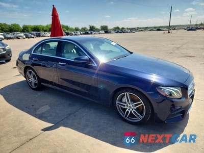 Czwarte zdjęcie samochodu z boku: 2019 MERCEDES-BENZ E 300 4MATIC VIN:WDDZF4KB8KA585781 - miniatura