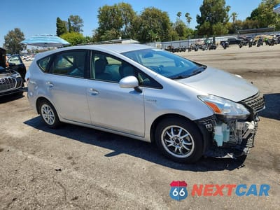 Czwarte zdjęcie samochodu z boku: 2014 TOYOTA PRIUS V TWO VIN:JTDZN3EU0E3363328 - miniatura