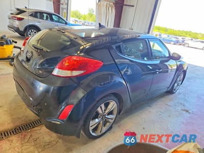 Trzecie zdjęcie samochodu z tyłu: 2014 HYUNDAI VELOSTER BASE VIN:KMHTC6AD0EU197143 - miniatura