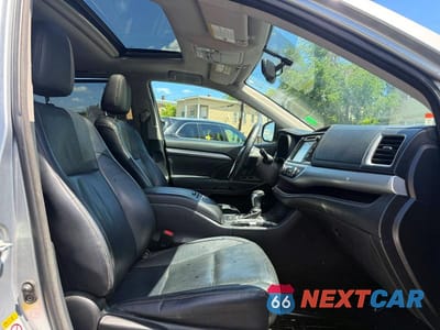 Zdjęcie 8 z 14 samochodu: 2015 TOYOTA HIGHLANDER XLE VIN:5TDJKRFH3FS075698 - miniatura