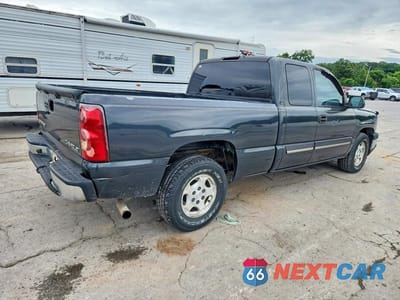 Trzecie zdjęcie samochodu z tyłu: 2003 CHEVROLET SILVERADO C1500 VIN:2GCEC19V531305990 - miniatura