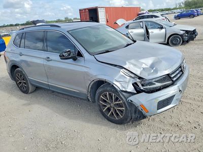 Czwarte zdjęcie samochodu z boku: 2020 VOLKSWAGEN TIGUAN SE VIN:3VV3B7AX3LM146407 - miniatura