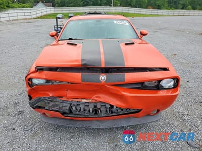 Piąte zdjęcie samochodu w środku: 2010 DODGE CHALLENGER R VIN:2B3CJ5DT0AH238439 - miniatura