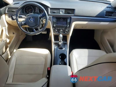 Zdjęcie 8 z 13 samochodu: 2017 VOLKSWAGEN PASSAT R-LINE VIN:1VWDT7A3XHC019804 - miniatura