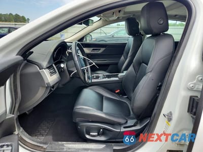 Zdjęcie 7 z 13 samochodu: 2019 JAGUAR XF PREMIUM VIN:SAJBD4FX6KCY79564 - miniatura