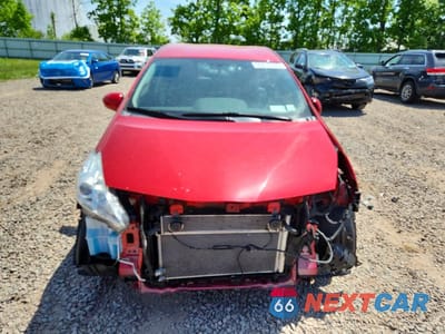 Piąte zdjęcie samochodu w środku: 2014 TOYOTA PRIUS V THREE VIN:JTDZN3EU5E3324377 - miniatura