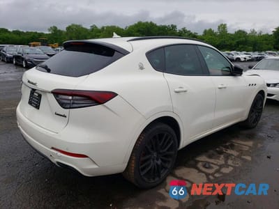 Trzecie zdjęcie samochodu z tyłu: 2021 MASERATI LEVANTE S VIN:ZN661YUAXMX364785 - miniatura