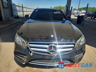 Piąte zdjęcie samochodu w środku: 2017 MERCEDES-BENZ E 300 VIN:WDDZF4JB9HA011362 - miniatura