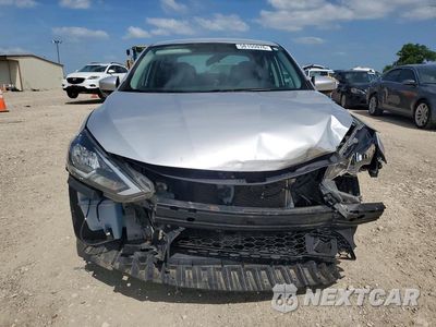 Piąte zdjęcie samochodu w środku: 2018 NISSAN SENTRA S VIN:3N1AB7AP0JY211003 - miniatura