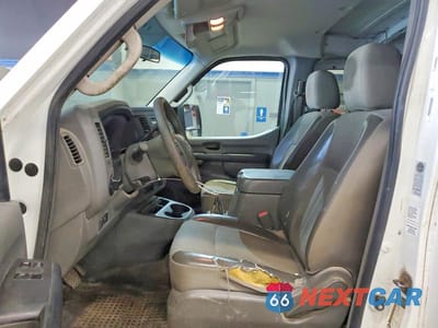 Zdjęcie 7 z 13 samochodu: 2015 NISSAN NV 2500 HD SV VIN:1N6BF0KYXFN806284 - miniatura