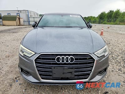 Piąte zdjęcie samochodu w środku: 2018 AUDI A3 PREMIUM VIN:WAUAUGFF4J1031242 - miniatura