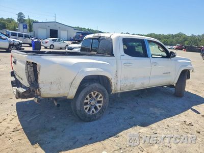 Trzecie zdjęcie samochodu z tyłu: 2017 TOYOTA TACOMA SR5 V6 VIN:5TFAZ5CN6HX051147 - miniatura