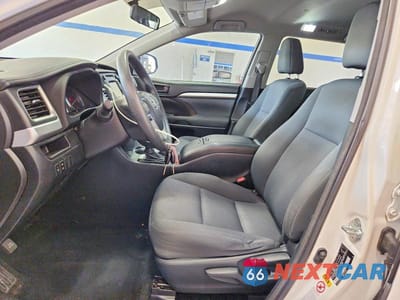 Zdjęcie 7 z 13 samochodu: 2015 TOYOTA HIGHLANDER LE VIN:5TDBKRFH4FS121429 - miniatura