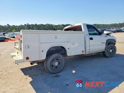 Trzecie zdjęcie samochodu z tyłu: 2003 CHEVROLET SILVERADO C2500 HEAVY DUTY VIN:1GBHC24U93Z254376 - miniatura