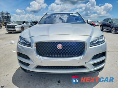 Piąte zdjęcie samochodu w środku: 2017 JAGUAR F-PACE PRESTIGE VIN:SADCK2BV1HA490048 - miniatura