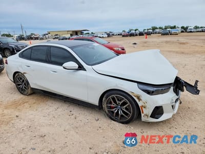 Czwarte zdjęcie samochodu z boku: 2024 BMW I5 EDRIVE 40 VIN:WBY33FK02RCR71712 - miniatura