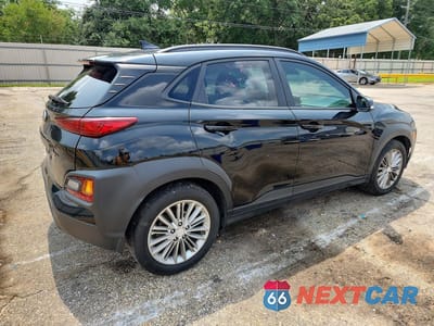 Trzecie zdjęcie samochodu z tyłu: 2020 HYUNDAI KONA SEL PLUS VIN:KM8K62AA1LU423592 - miniatura
