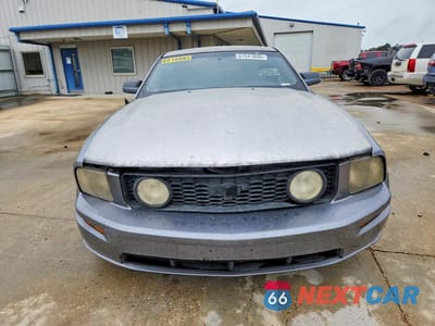 Piąte zdjęcie samochodu w środku: 2006 FORD MUSTANG GT VIN:1ZVFT82H965227067 - miniatura